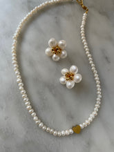 Load image into Gallery viewer, 18k gold plated heart Cordelia Pearl choker
